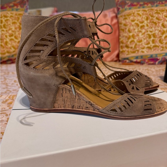 Dolce Vita Almond Suede Linsey Wedge sandals - Picture 6 of 6